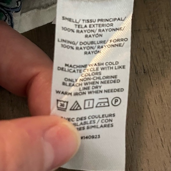 LOFT Floral Smocked blue/white/green Yoke Blouse – Size XL - Picture 5 of 7